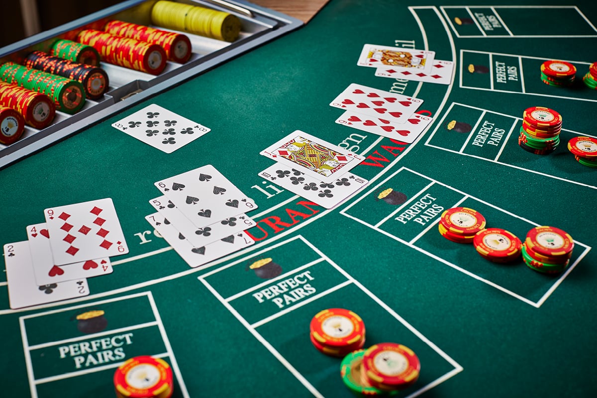 220815-Crown-Perth-Gaming-Blackjack-1200x800px-6